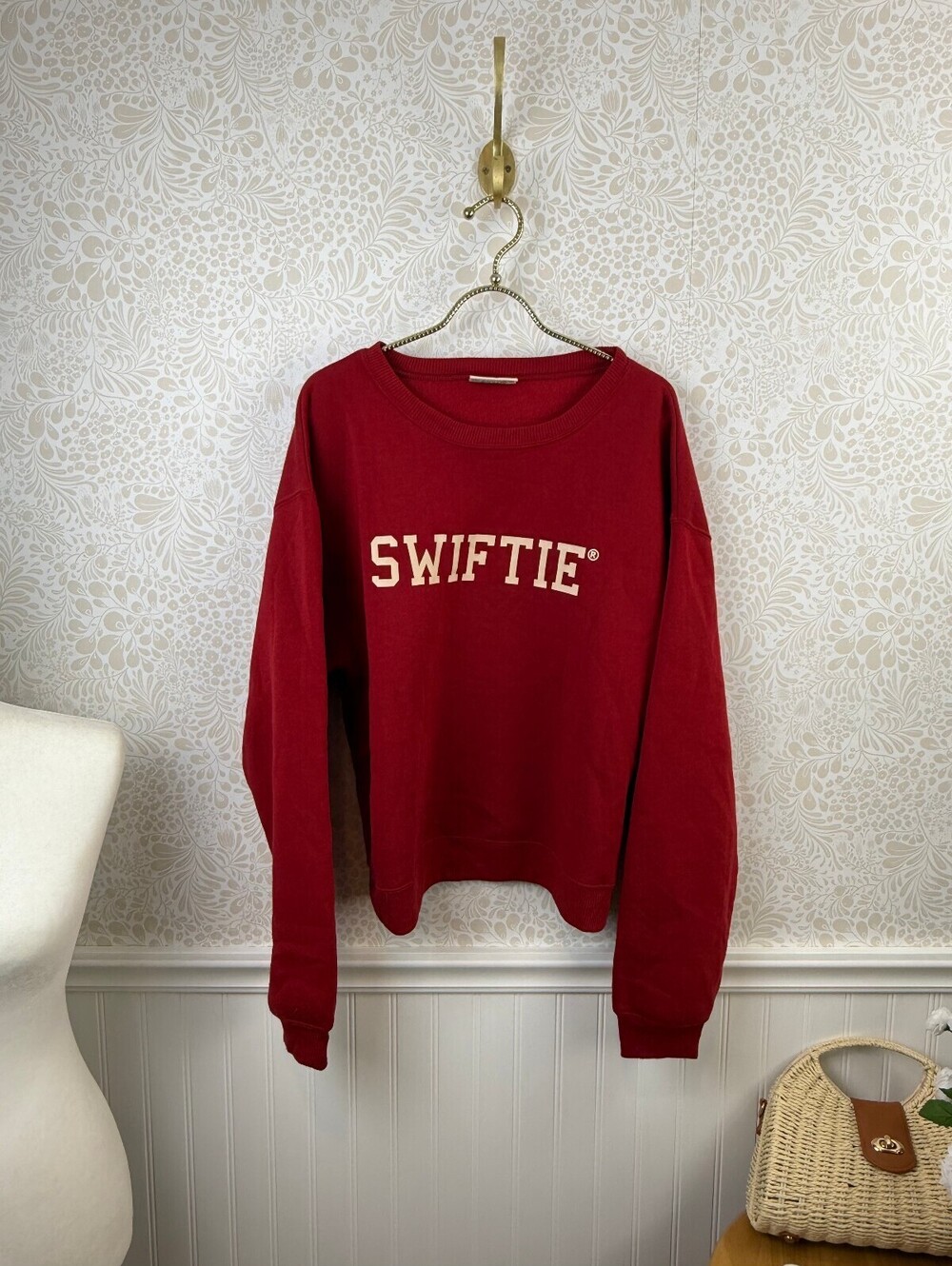 Taylor Swift Red (Taylor's Version) "Swiftie" Crewneck Sweatshirt - Size - Large